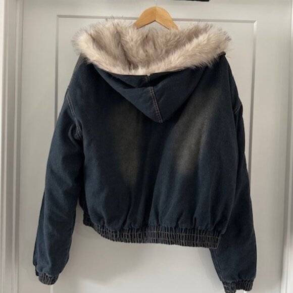 NWOT - Women's Faux Fur Hooded Denim Bomber Jacket - Large - Picture 3 of 5